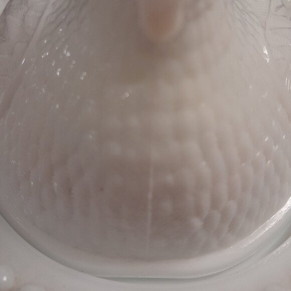 VERY RARE FIND! VTG Faint BLUE Milk Glass Hen on Nest - Picture 7 of 7